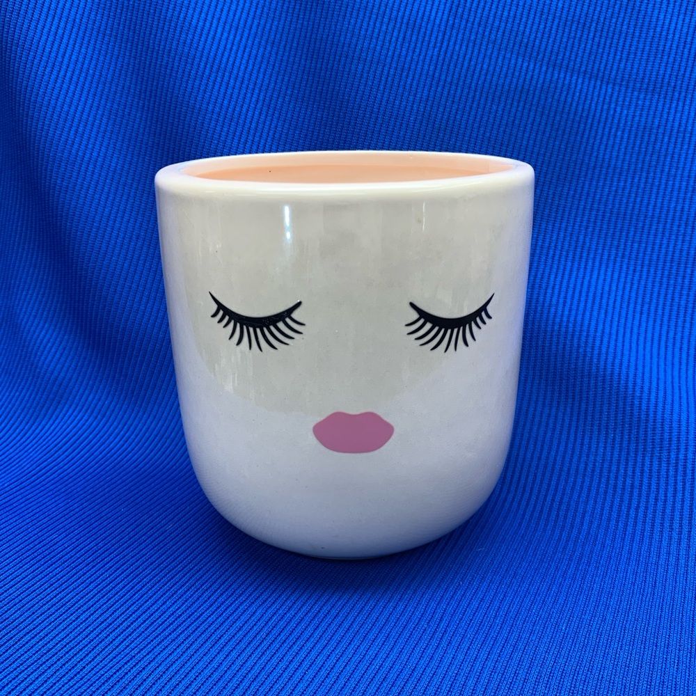 Pretty face planter